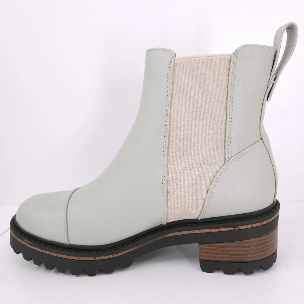 Journee Collection Mirette Grey Lug Sole Pull‎ On Winter Booties Womens Size 7